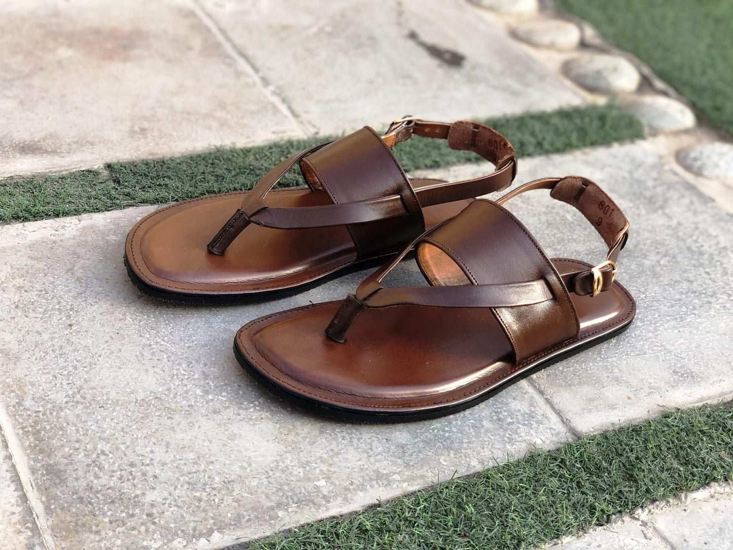 The Round Toe Leather Sandal stepstudio
