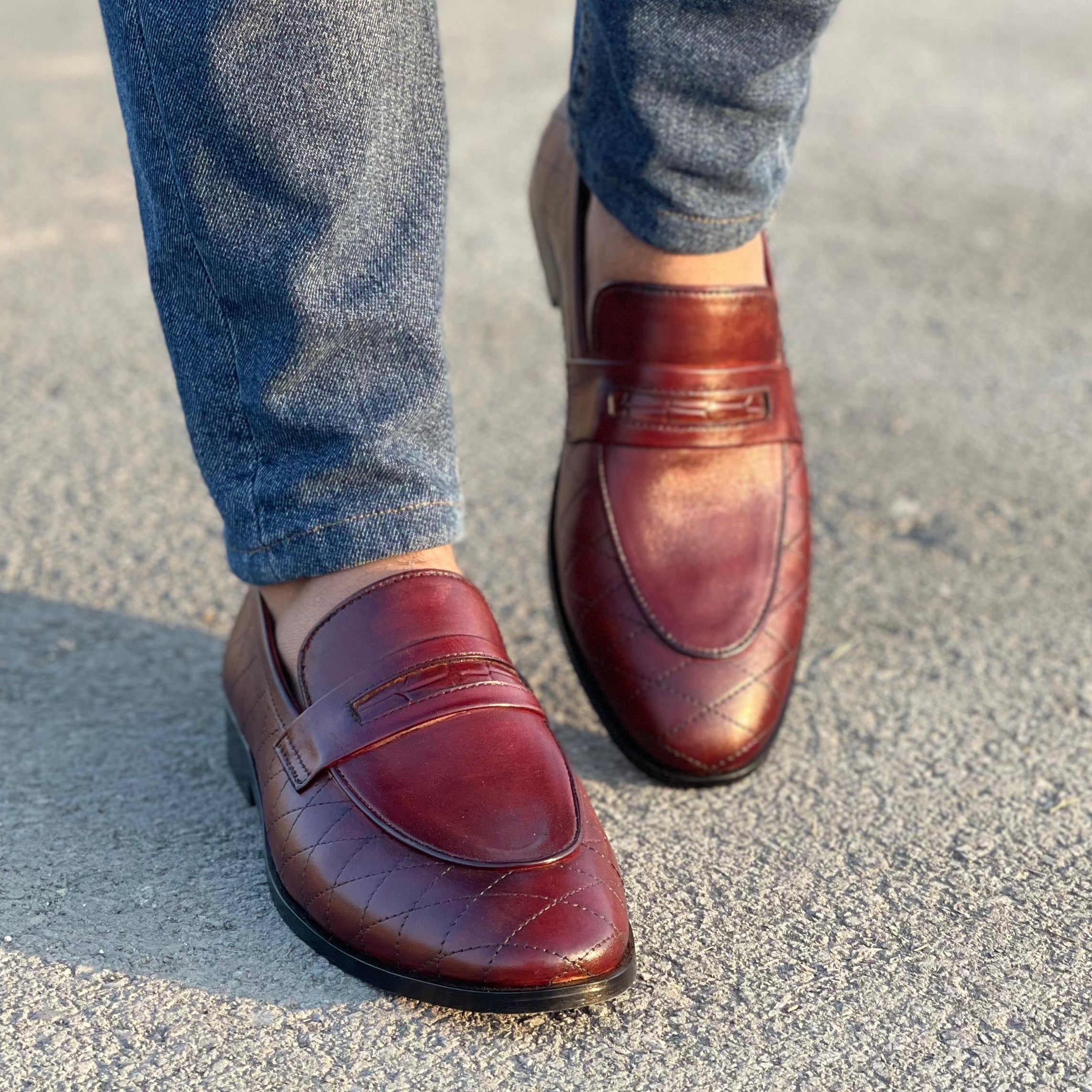 THE BERNAL MAROON - 2565 Secondary image