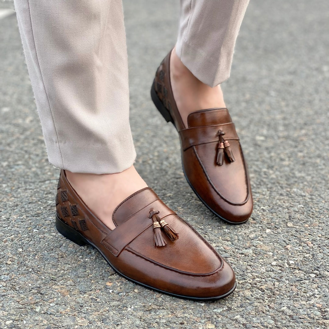 THE ALTONA TUSSEL BROWN- 2418