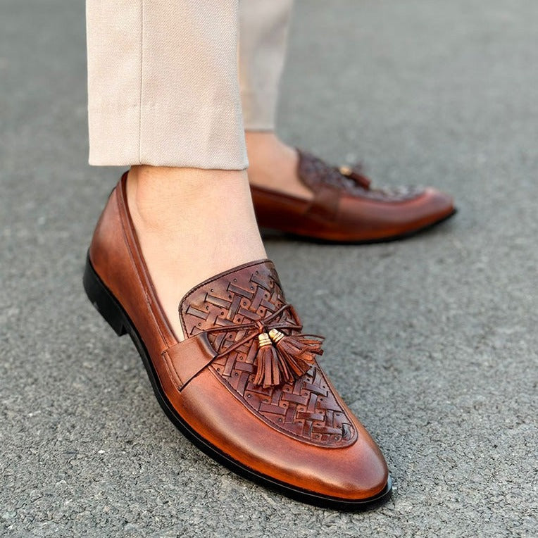 brown premium leather handmade shoes with a lace-up closure and a round toe style. Main image